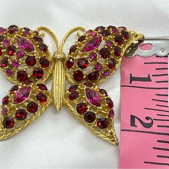 Large Gold Tone Fuchsia and Ruby Rhinestone Butterfly Brooch Pin VTG - Picture 9 of 10